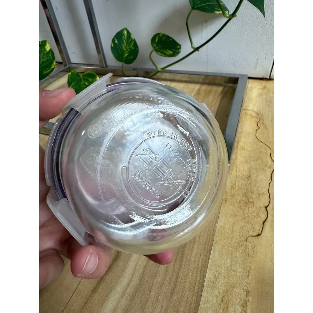 Snapware purple plastic lid with glass ware